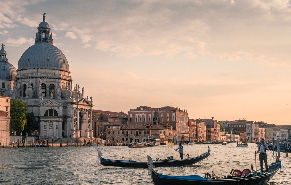 Venice from enjoyment to flooding