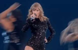 <span style='color:red;'><b>Taylor Swift</b></span> announced a tour