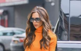 Victoria Beckham teaches Eva Longoria Baston