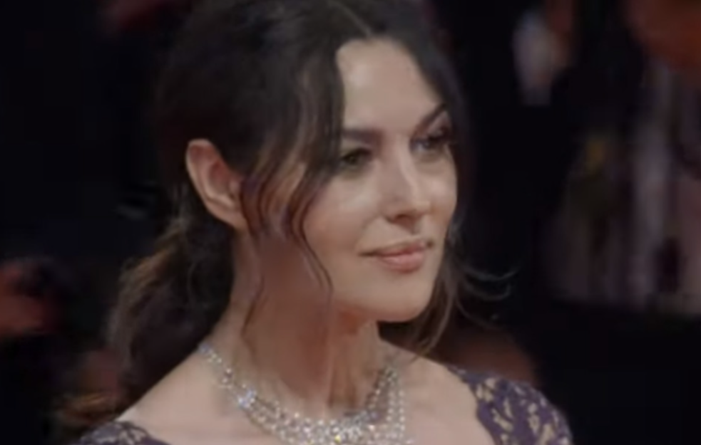 Monica Bellucci without underwear in the new edition